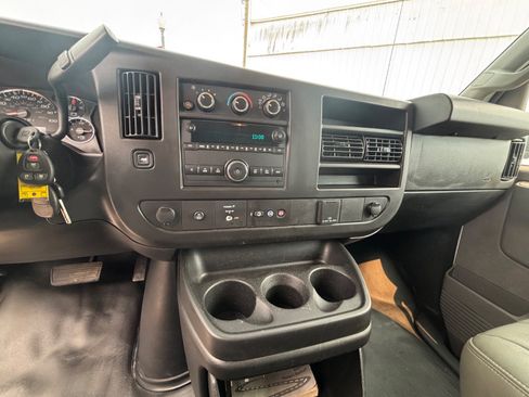 Used 2019 Chevrolet Express 3500 w/ Driver Convenience Package image 27