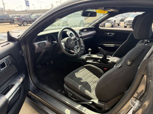 Used 2017 Ford Mustang Coupe RWD image 22