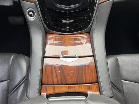 Used 2016 Cadillac Escalade 2WD image 31