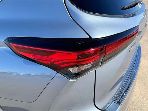 Used 2023 Toyota Highlander Platinum image 28