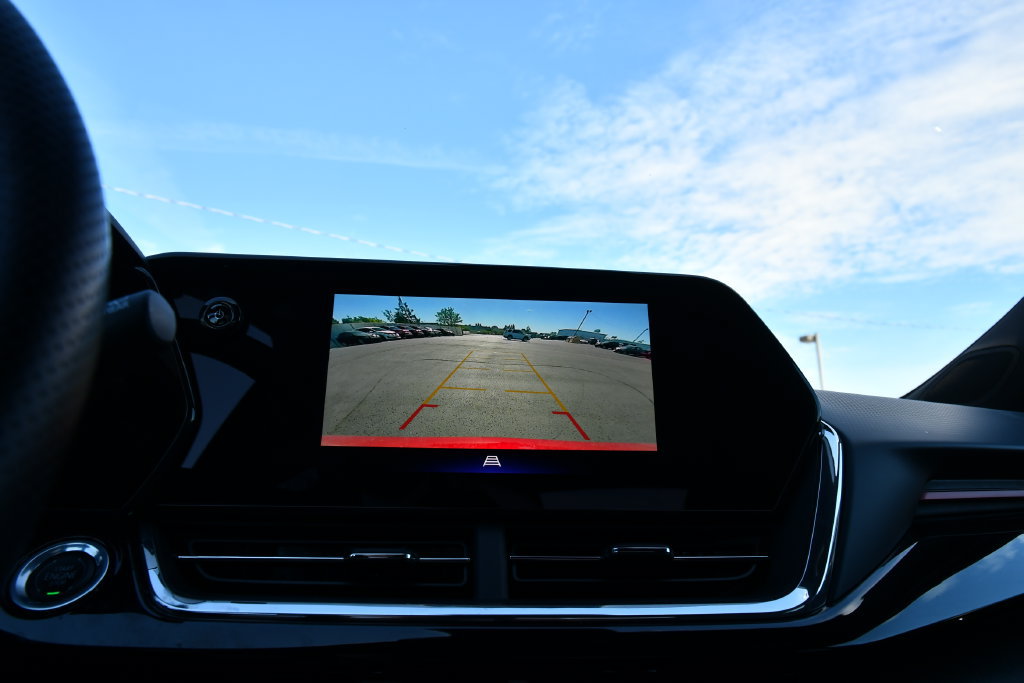 Used 2025 Chevrolet Trax RS w/ Sunroof Package FWD image 16