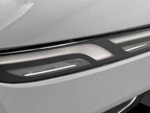 Used 2023 BMW 740i image 20