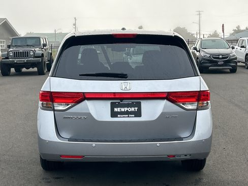 Used 2016 Honda Odyssey Touring Elite image 8