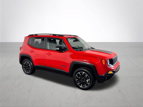 Used 2023 Jeep Renegade Latitude AWD/4WD image 4
