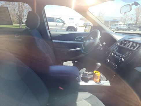 Used 2017 Ford Explorer XLT AWD/4WD image 3