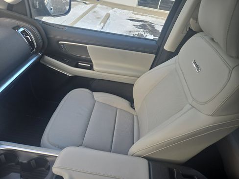 Used 2025 Ford Expedition Platinum image 27