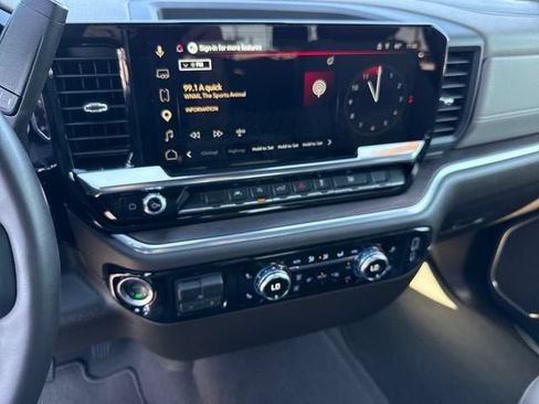 Used 2026 GMC Sierra 1500 SLT AWD/4WD image 18