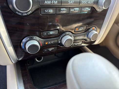 Used 2015 Nissan Pathfinder Platinum w/ Family Entertainment Package image 34