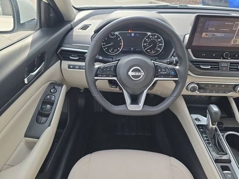 Certified 2024 Nissan Altima 2.5 SV w/ SV Premium Package FWD image 13