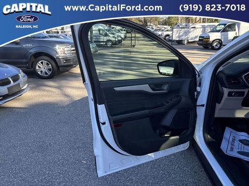 Used 2022 Ford Escape SE image 19