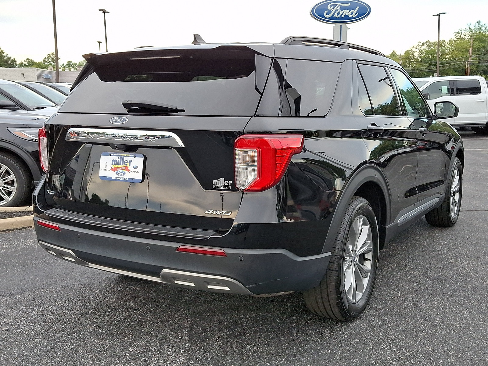 Certified 2022 Ford Explorer XLT w/ Equipment Group 202A AWD/4WD image 6