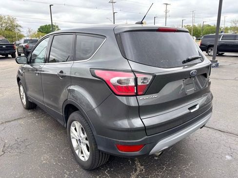 Used 2017 Ford Escape SE FWD image 3