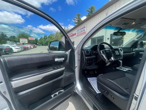 Used 2017 Toyota Tundra SR5 AWD/4WD image 10