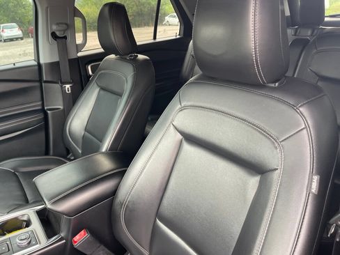 Used 2022 Ford Explorer XLT w/ Equipment Group 202A AWD/4WD image 6