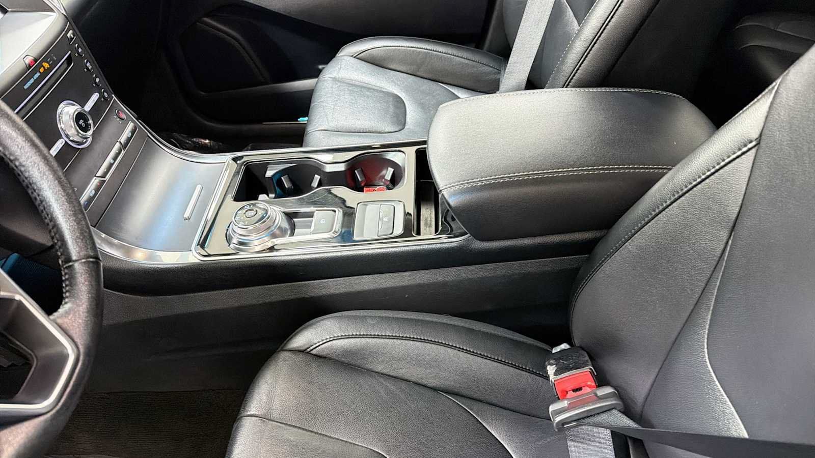 Used 2019 Ford Edge Titanium AWD/4WD image 22