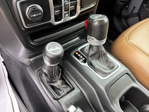 Used 2023 Jeep Wrangler Unlimited Sahara w/ Cold Weather Group AWD/4WD image 28