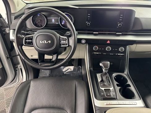 Used 2023 Kia Carnival LX image 32