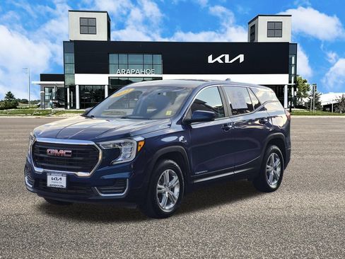 Used 2022 GMC Terrain SLE AWD/4WD image 4
