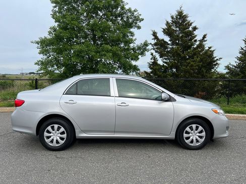 Used 2010 Toyota Corolla FWD image 3