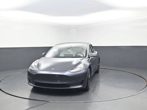 Used 2023 Tesla Model 3 Standard Range RWD image 4