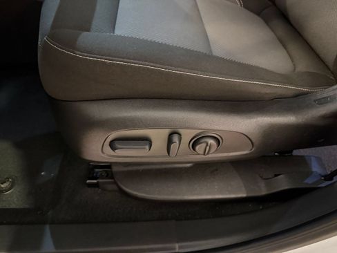 Used 2025 Chevrolet Blazer LT FWD image 22