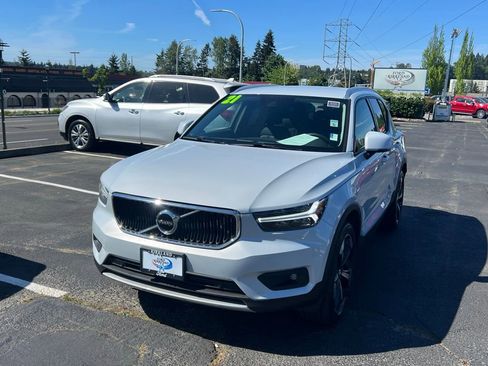 Used 2021 Volvo XC40 T5 Momentum w/ Climate Package AWD/4WD image 4