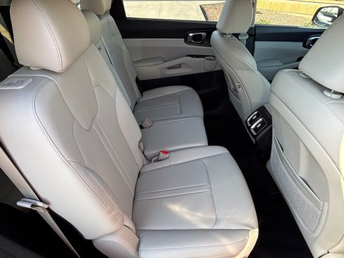 Certified 2023 Kia Sorento S w/ Panoramic Sunroof Package FWD image 27