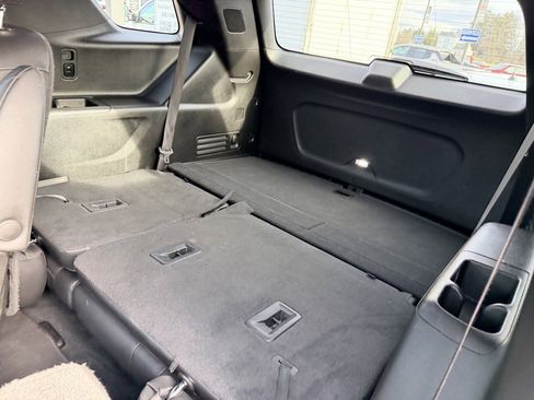 Used 2023 Chevrolet Traverse RS image 34