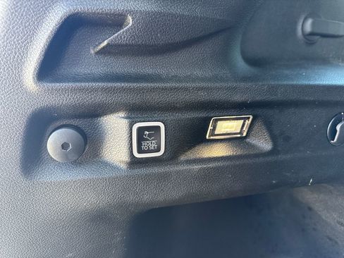 Used 2023 Jeep Grand Cherokee L Limited AWD/4WD image 19