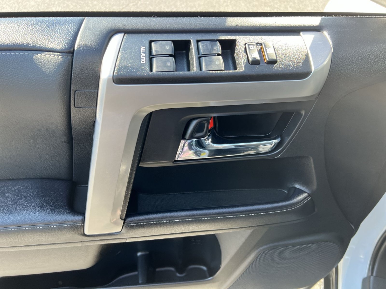 Used 2024 Toyota 4Runner SR5 Premium w/ Moonroof Package AWD/4WD image 15