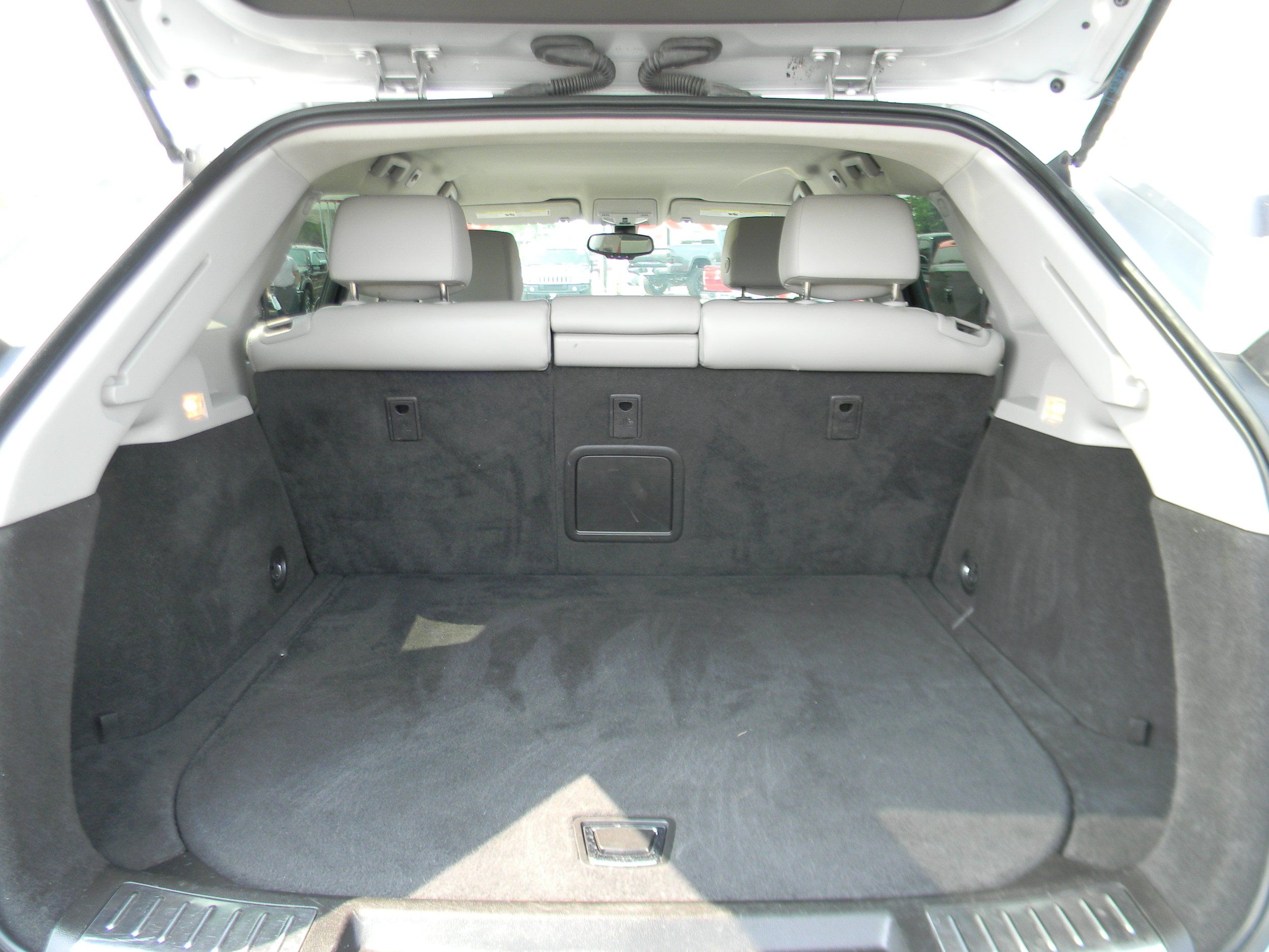 Used 2013 Cadillac SRX FWD image 12
