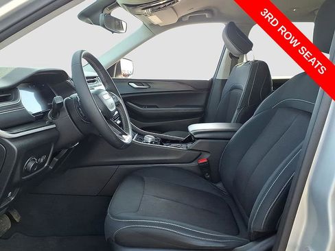 Used 2023 Jeep Grand Cherokee L Laredo AWD/4WD image 17