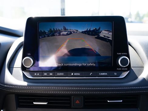 Used 2025 Nissan Rogue SV FWD image 15