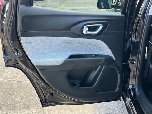 Certified 2022 Jeep Compass Latitude AWD/4WD image 9