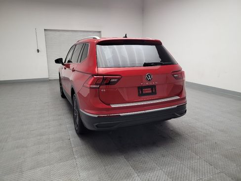 Used 2022 Volkswagen Tiguan SE w/ Panoramic Sunroof Package FWD image 6