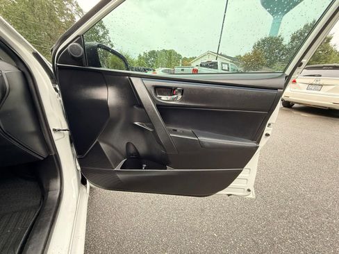Used 2017 Toyota Corolla SE w/ SE Premium Package FWD image 20