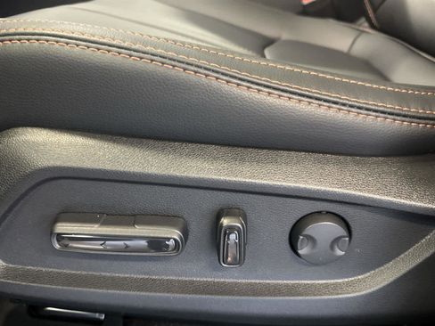 Used 2025 Honda Pilot TrailSport image 12