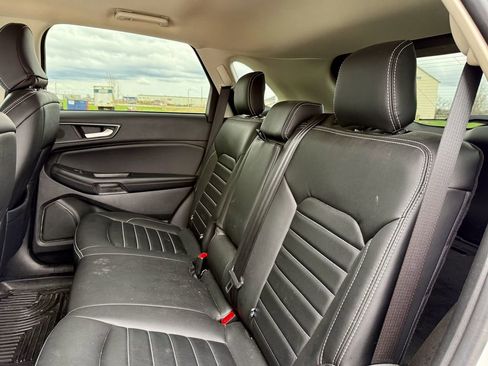 Used 2024 Ford Edge SE w/ Black Appearance Package image 12