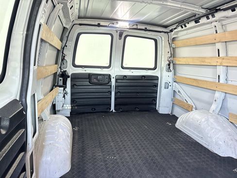 Used 2024 GMC Savana 2500 w/ Driver Convenience Package image 14