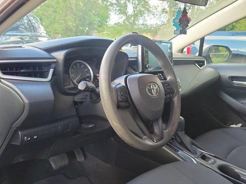 Used 2020 Toyota Corolla LE FWD image 3