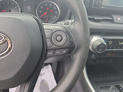 Used 2021 Toyota RAV4 XLE w/ Convenience Package FWD image 15