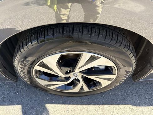 Used 2024 Subaru Legacy Premium image 12