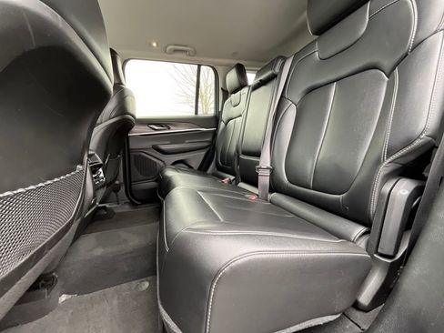 Used 2023 Jeep Grand Cherokee Limited image 32