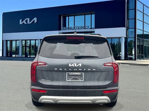 Certified 2022 Kia Telluride LX image 5