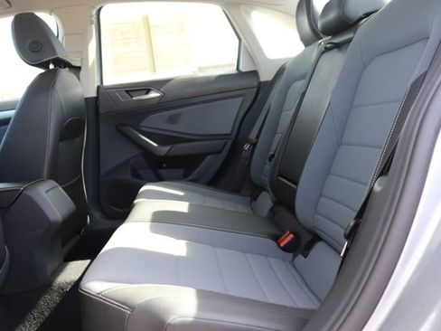 Used 2025 Volkswagen Jetta SE image 12