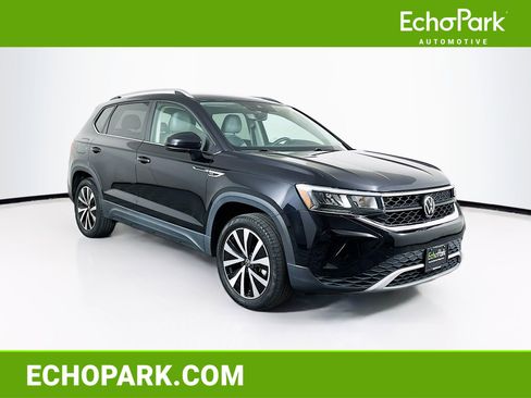 Used 2022 Volkswagen Taos SE w/ Driver Assistance Package image 1