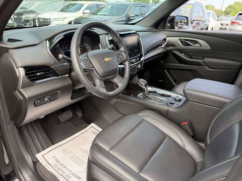 Used 2023 Chevrolet Traverse LT w/ LT Premium Package AWD/4WD image 14