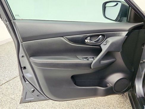 Used 2016 Nissan Rogue SL image 10