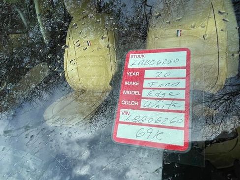 Used 2020 Ford Edge SE image 12