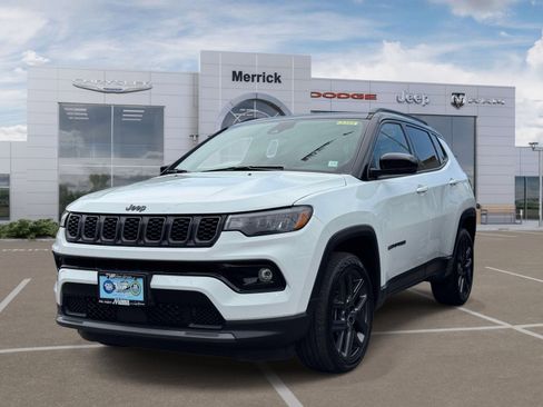 Used 2025 Jeep Compass Limited w/ Sun & Sound Group AWD/4WD image 4